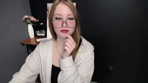 Snapshot of cute_minx chatting on April 3, 8:12 am Veronica online show from April 3, 8:12 am