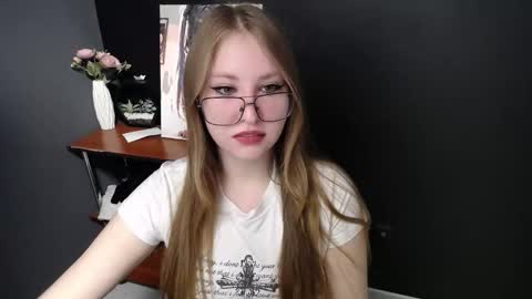 Snapshot of cute_minx chatting on April 6, 6:25 am Veronica online show from April 6, 6:25 am