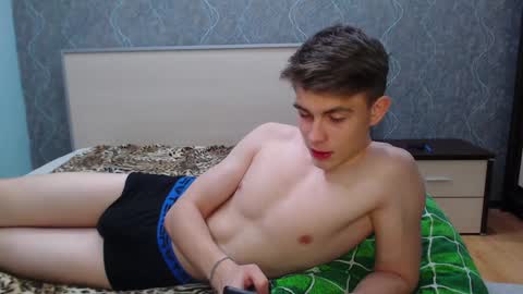 Snapshot of cute_oliver chatting on January 27, 7:24 pm Oliver online show from January 27, 7:24 pm