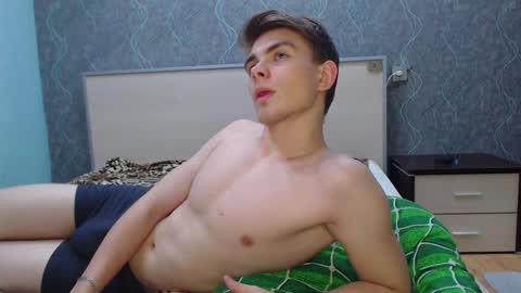 Snapshot of cute_oliver chatting on January 31, 7:40 pm Oliver online show from January 31, 7:40 pm