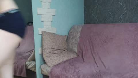 Snapshot of cute_oliver chatting on February 19, 7:38 pm Oliver online show from February 19, 7:38 pm