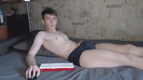 Snapshot of cute_oliver chatting on October 6, 7:06 am Oliver online show from October 6, 7:06 am