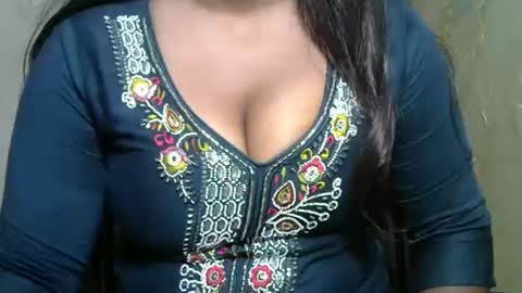 Snapshot of cute_payalji chatting on May 1, 2:49 am alia online show from May 1, 2:49 am