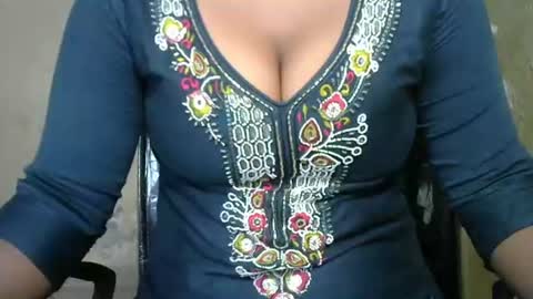 Snapshot of cute_payalji chatting on May 16, 2:52 am alia online show from May 16, 2:52 am