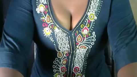 Snapshot of cute_payalji chatting on May 21, 2:18 am alia online show from May 21, 2:18 am