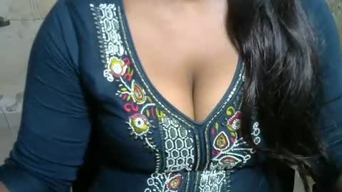 Snapshot of cute_payalji chatting on June 1, 1:57 pm alia online show from June 1, 1:57 pm