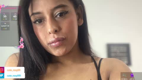 Snapshot of cute_rosy chatting on December 17, 3:17 pm rosy online show from December 17, 3:17 pm