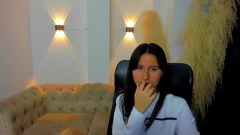 Snapshot of cute_rouss chatting on December 7, 3:47 am ROUSS online show from December 7, 3:47 am