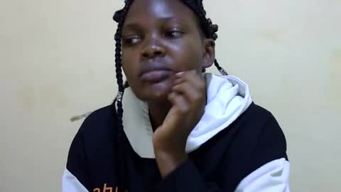 Snapshot of cute_roxie chatting on December 6, 5:00 pm cute_roxie online show from December 6, 5:00 pm