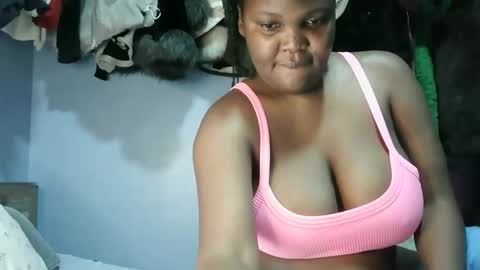 Snapshot of cute_roxie chatting on March 24, 2:49 am cute_roxie online show from March 24, 2:49 am