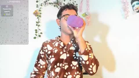 Snapshot of cute_sammy_1 chatting on September 17, 11:23 am cute_sammy_1 online show from September 17, 11:23 am