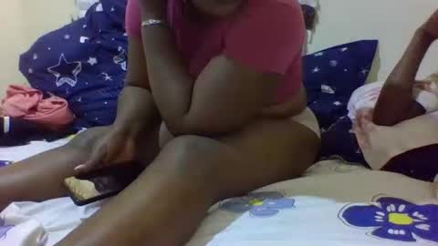 Snapshot of cute_sassy3 chatting on October 23, 9:19 am love online show from October 23, 9:19 am