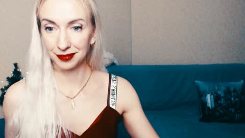 cute_smile_shy online show from January 7, 10:19 pm