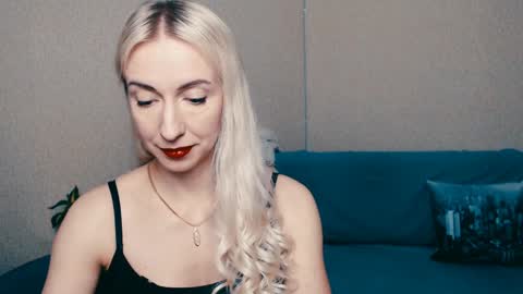 cute_smile_shy online show from January 21, 7:17 pm