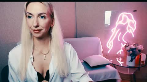 cute_smile_shy online show from October 2, 8:27 pm