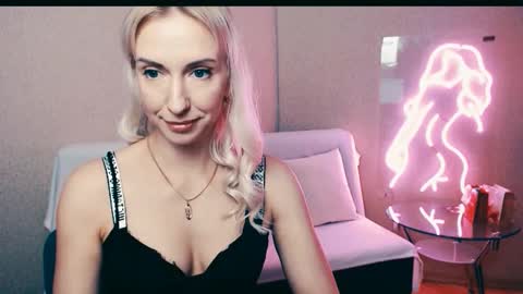 cute_smile_shy online show from October 28, 8:44 pm