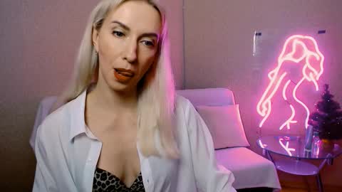 cute_smile_shy online show from December 13, 10:15 pm