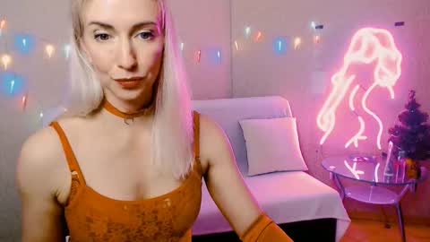 cute_smile_shy online show from December 16, 8:36 pm