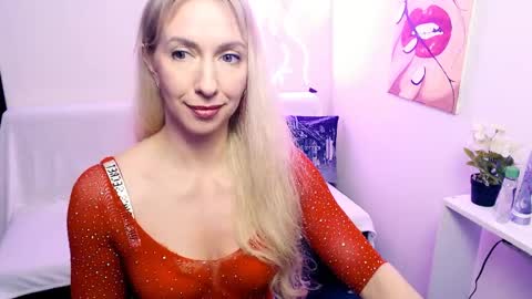 cute_smile_shy online show from April 10, 9:41 pm