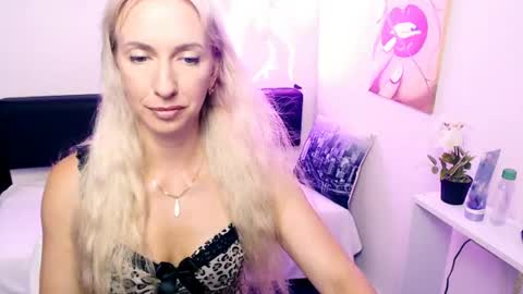 cute_smile_shy online show from June 30, 9:27 pm