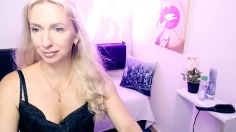 cute_smile_shy online show from July 11, 9:49 pm