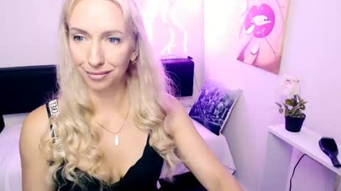 cute_smile_shy online show from July 13, 9:39 pm