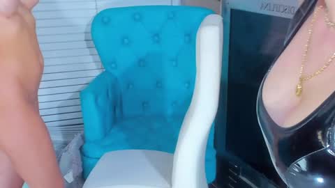 WANNA SEE MORE OF TWINS              online show from February 5, 3:55 am