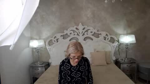 Snapshot of cuteangelina18 chatting on February 19, 12:01 pm cuteangelina18 online show from February 19, 12:01 pm