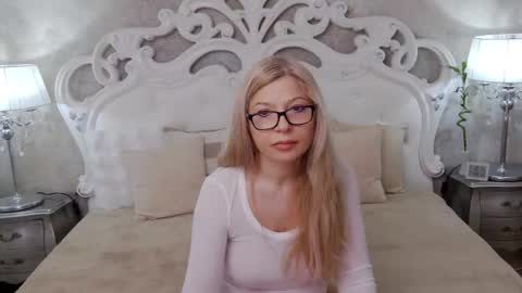 Snapshot of cuteangelina18 chatting on February 26, 11:09 am cuteangelina18 online show from February 26, 11:09 am