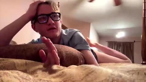 Snapshot of cuteboii29 chatting on December 5, 5:38 am cuteboii29 online show from December 5, 5:38 am