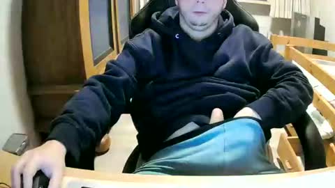 Snapshot of cuteboy090 chatting on November 19, 5:02 pm Cuteboy090 online show from November 19, 5:02 pm