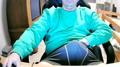 Snapshot of cuteboy090 chatting on December 3, 2:59 pm Cuteboy090 online show from December 3, 2:59 pm