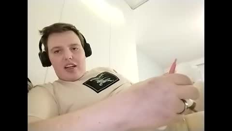 Snapshot of cutedude92 chatting on November 21, 6:45 am CuteguyBWC92 online show from November 21, 6:45 am