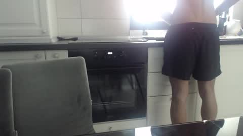 cuteeboy online show from May 5, 5:48 am