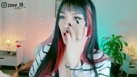 Zoe  online show from April 10, 4:50 am