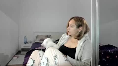 Snapshot of cutehana chatting on October 16, 4:52 pm MADY online show from October 16, 4:52 pm