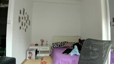 Snapshot of cutehana chatting on November 9, 8:23 am MADY online show from November 9, 8:23 am