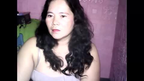 Snapshot of cutehornymom chatting on November 10, 6:23 am cutehornymom online show from November 10, 6:23 am