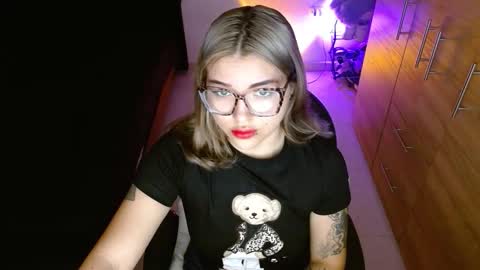 isabella online show from March 1, 5:04 pm