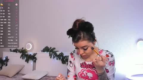 Snapshot of cutelunette chatting on December 17, 6:19 am Ellen online show from December 17, 6:19 am