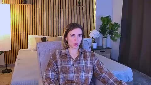 cutemirage online show from April 18, 2:32 pm