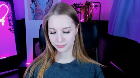 Snapshot of cutemousee chatting on December 10, 4:49 pm Rina online show from December 10, 4:49 pm