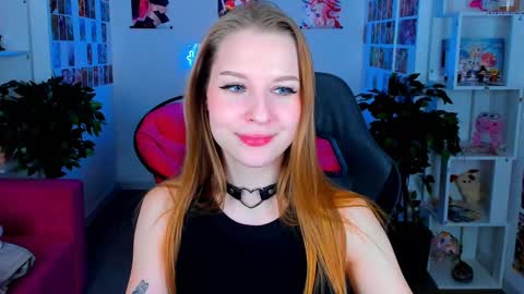 Snapshot of cutemousee chatting on December 18, 12:21 am Rina online show from December 18, 12:21 am