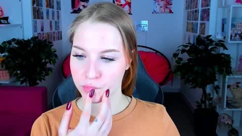 Snapshot of cutemousee chatting on December 28, 6:08 pm Rina online show from December 28, 6:08 pm