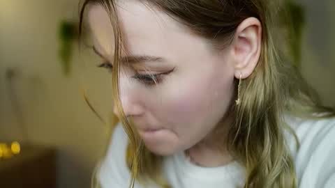 Snapshot of cutenass chatting on December 4, 9:12 pm Mary online show from December 4, 9:12 pm