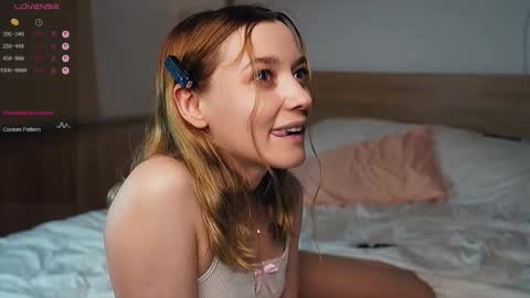 Snapshot of cutenass chatting on December 17, 9:10 pm Mary online show from December 17, 9:10 pm