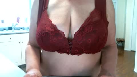 CuteNlil online show from March 7, 5:38 pm