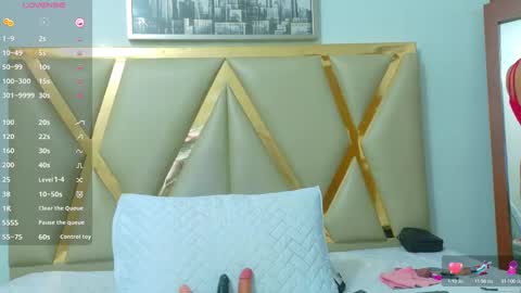 cutepetitee online show from September 21, 8:32 pm