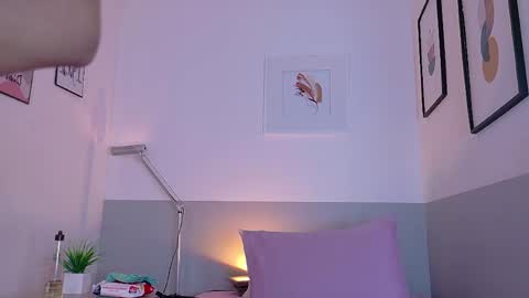 cutepetitee online show from May 28, 8:17 pm