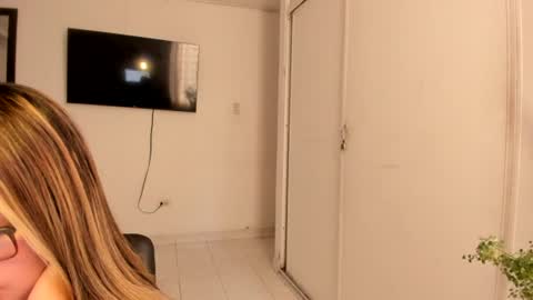 cutesamantha_ online show from June 11, 8:51 pm
